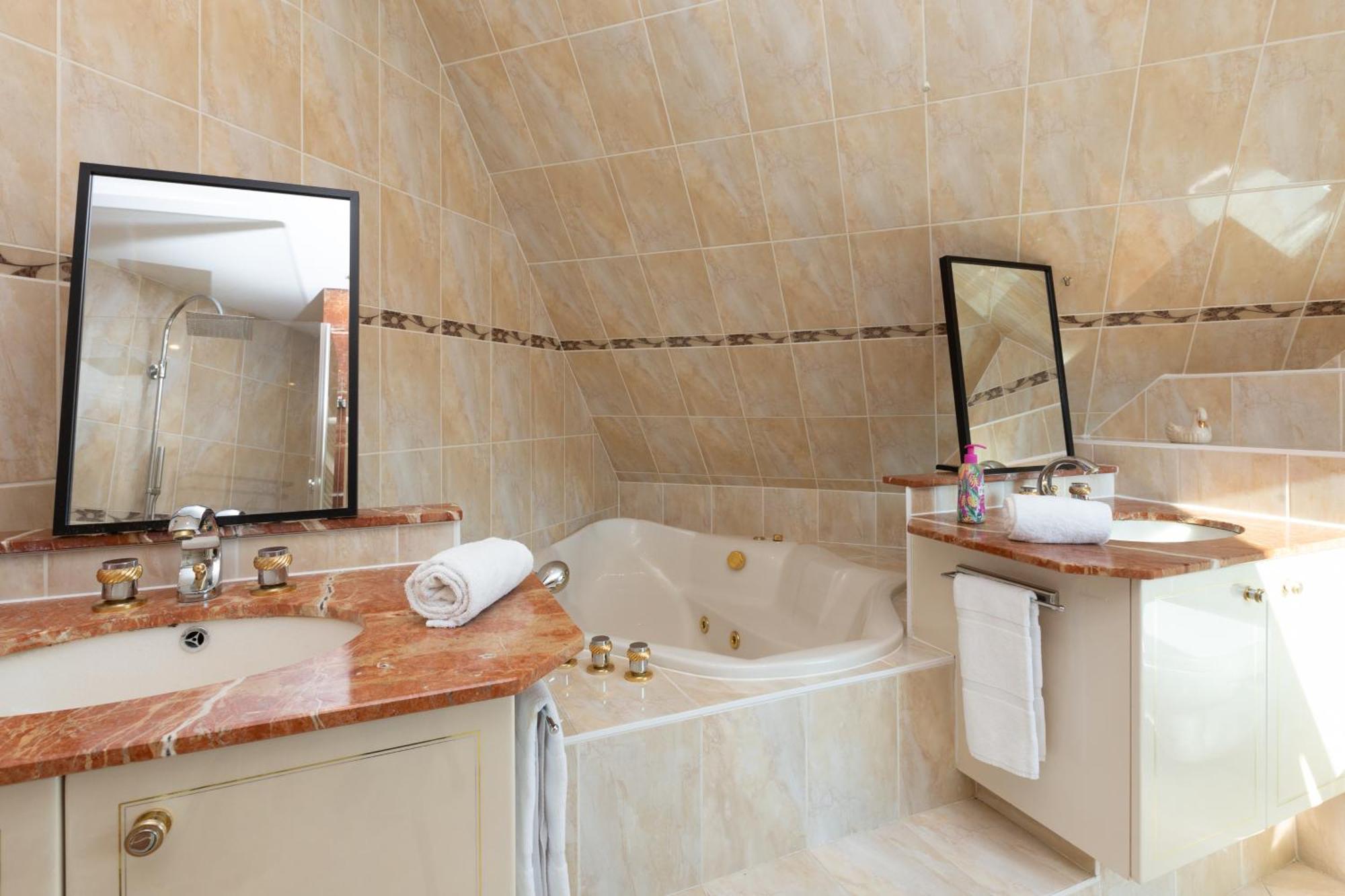 Gites Spa Strasbourg - Villa Ours - Spa Prive, Sauna, Borne D'Arcade, Babyfoot Ittenheim Eksteriør bilde