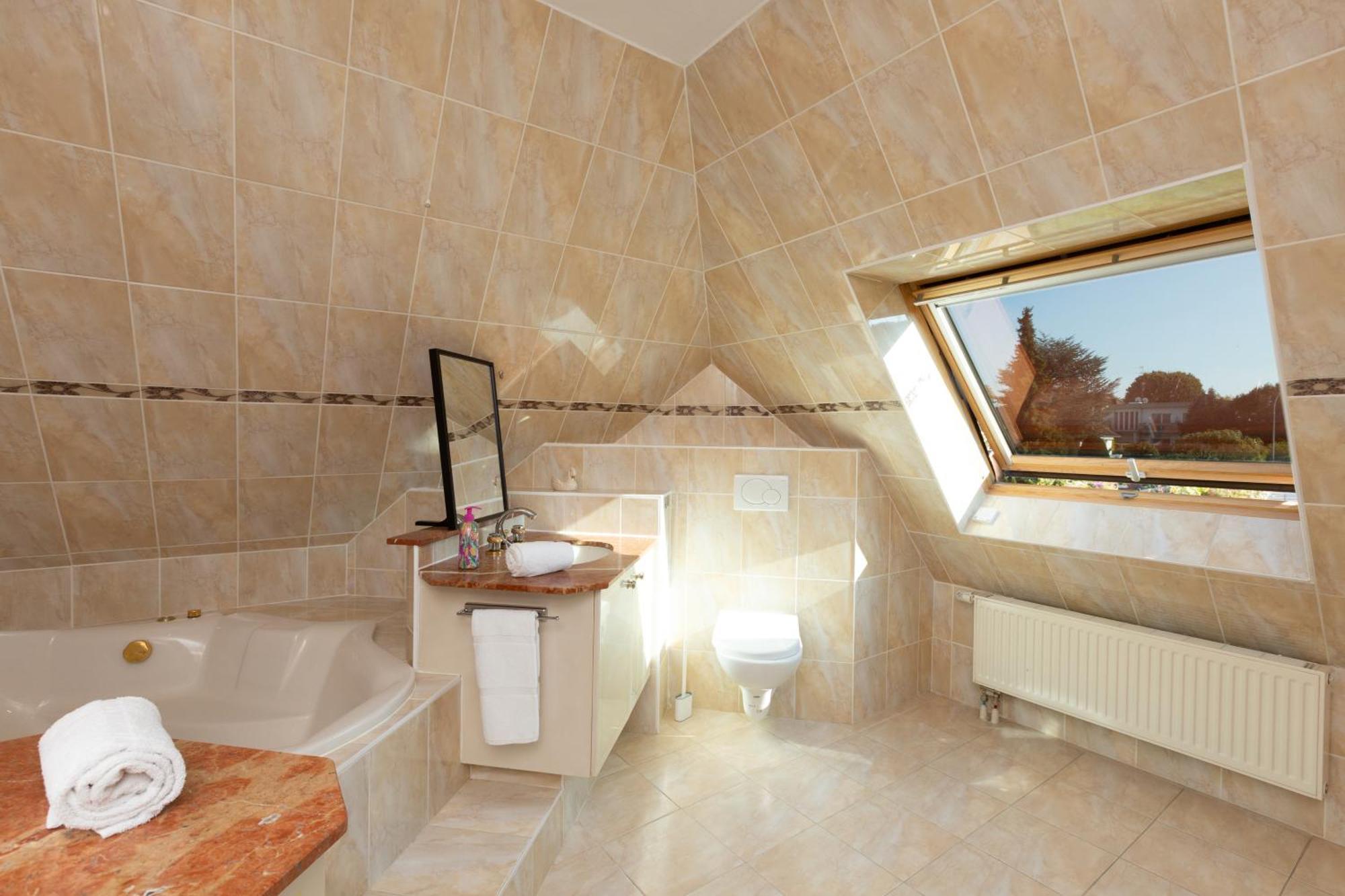 Gites Spa Strasbourg - Villa Ours - Spa Prive, Sauna, Borne D'Arcade, Babyfoot Ittenheim Eksteriør bilde
